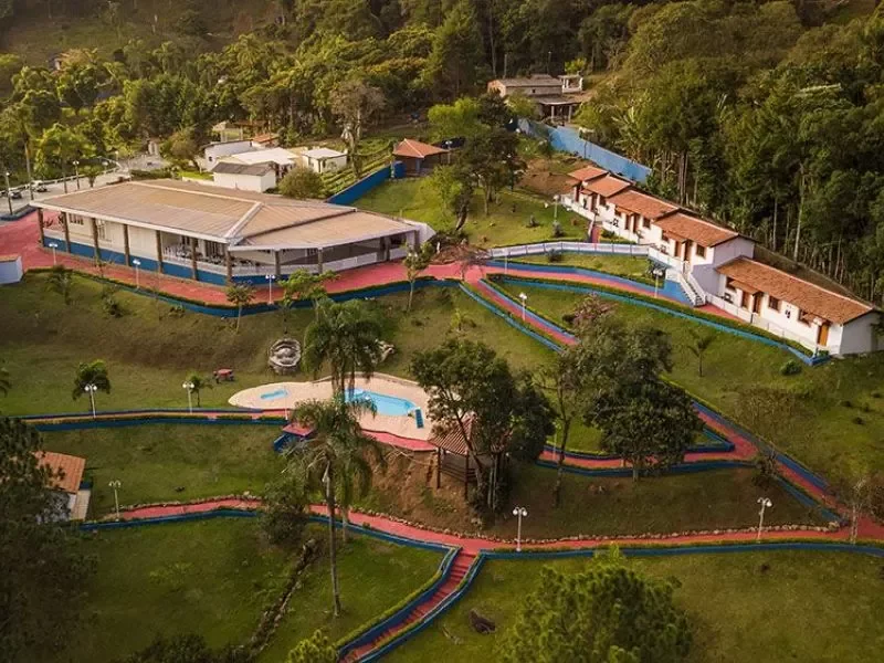 Clínica para Dependente Químico em Atibaia: Por Que Muitas Famílias Escolhem Tratar Fora da Capital