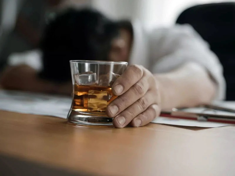 Clínica para Alcoólatras: Como Funciona o Tratamento para Dependência de Álcool